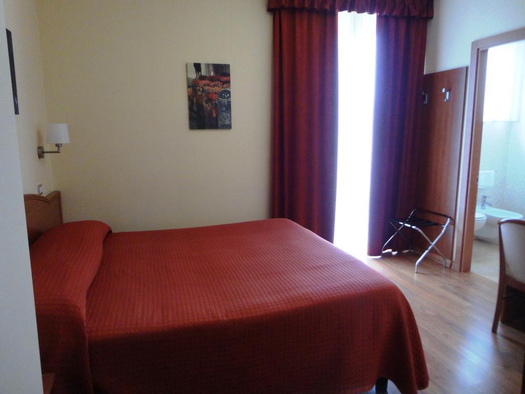 Hotel Miami Civitella Del Tronto Room photo